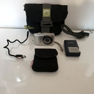 Canon PowerShot SD 400 Digital Elph I-F Vintage Camera Zoom Lens 3X Silver